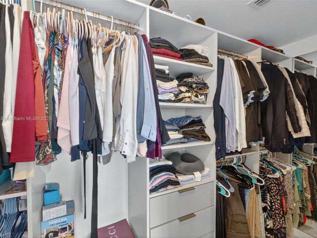 Apartment for sale  Unit #4503 - photo 6236850