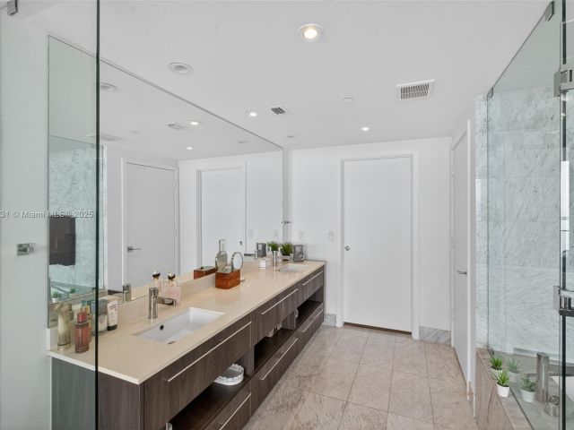 Apartment for sale  Unit #4503 - photo 6236853