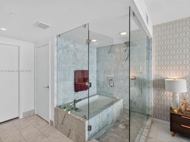 Apartment for sale  Unit #4503 - photo 6236854