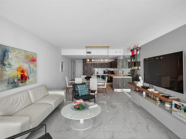 Apartment for sale  Unit #4503 - photo 6236857