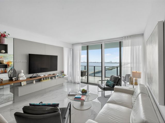 Apartment for sale  Unit #4503 - photo 6236858