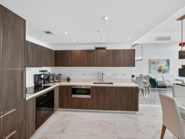 Apartment for sale  Unit #4503 - photo 6236862