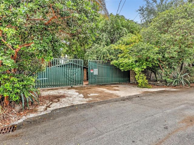 Home for sale at 3041 Oak Ave - photo 6236787