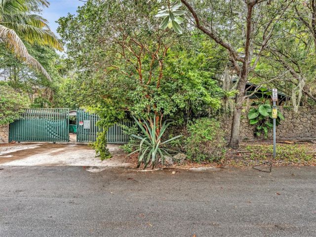 Home for sale at 3041 Oak Ave - photo 6236789