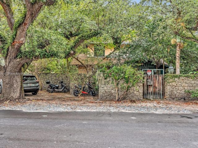 Home for sale at 3041 Oak Ave - photo 6236791