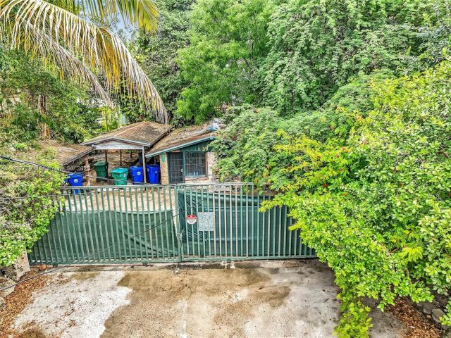 Home for sale at 3041 Oak Ave - photo 6236797