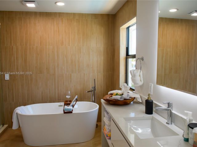 Home for rent at 1240 NE 27th Ter - photo 6235565