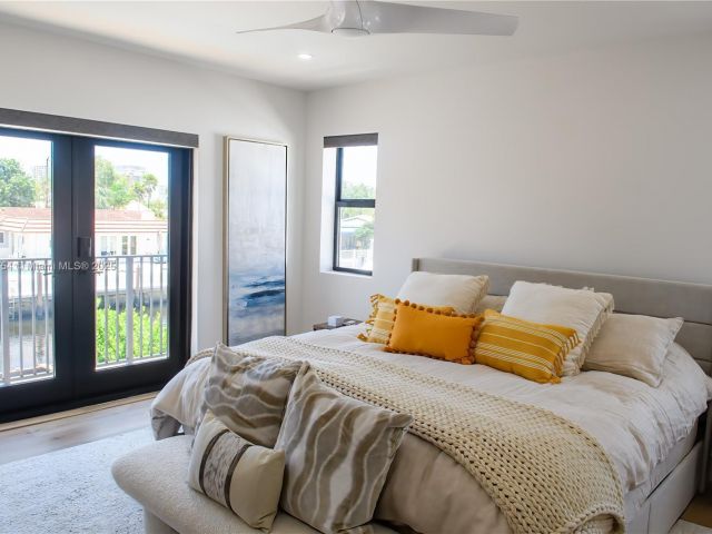 Home for rent at 1240 NE 27th Ter - photo 6235566