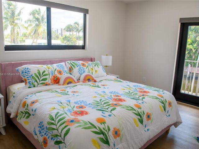 Home for rent at 1240 NE 27th Ter - photo 6235569