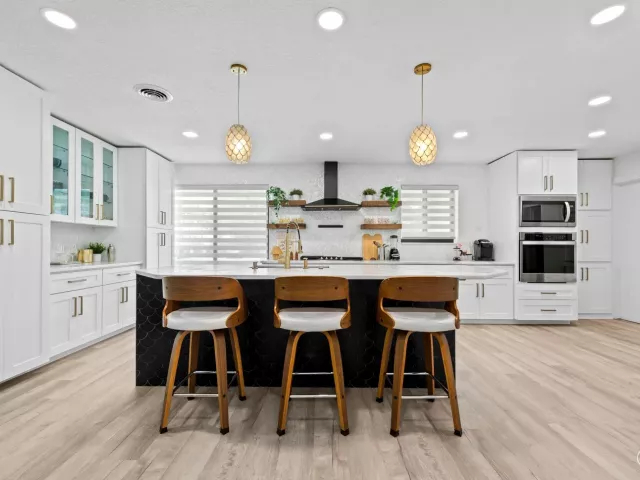 5-bedroom home for sale in Pompano Beach - 581 SE 5th Avenue - MondialRealty