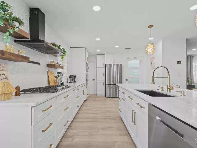 5-bedroom home for sale in Pompano Beach - 581 SE 5th Avenue - MondialRealty