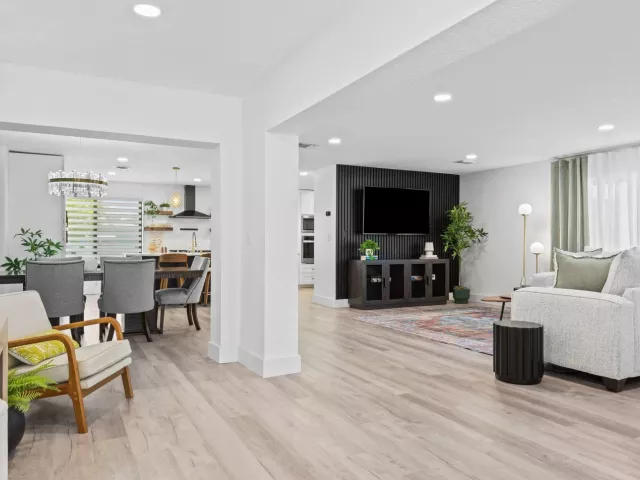 5-bedroom home for sale in Pompano Beach - 581 SE 5th Avenue - MondialRealty