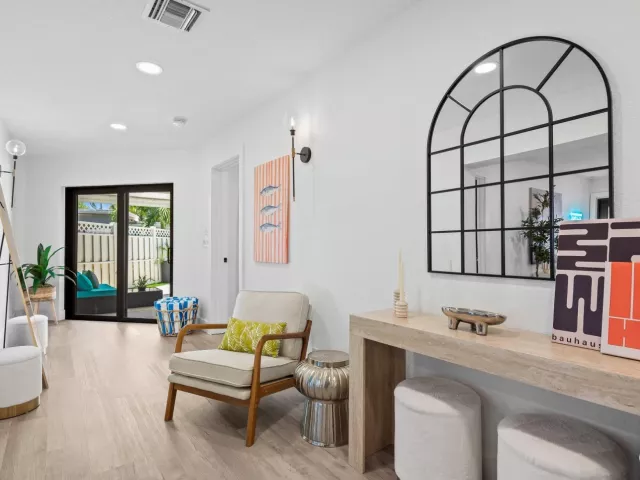 5-bedroom home for sale in Pompano Beach - 581 SE 5th Avenue - MondialRealty