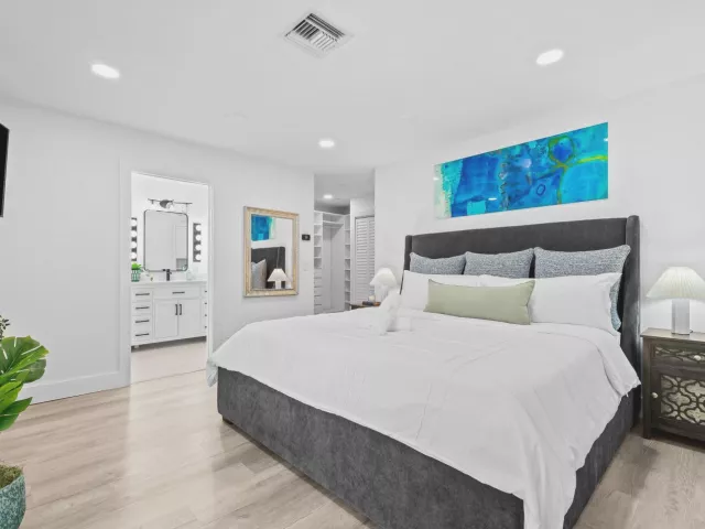 5-bedroom home for sale in Pompano Beach - 581 SE 5th Avenue - MondialRealty
