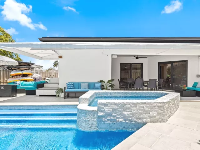 5-bedroom home for sale in Pompano Beach - 581 SE 5th Avenue - MondialRealty