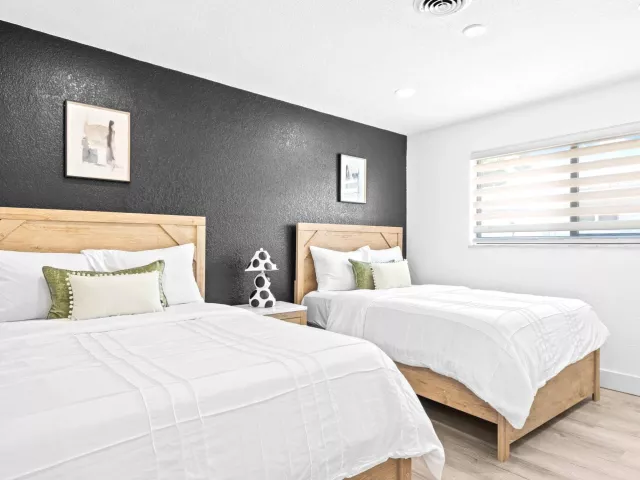 5-bedroom home for sale in Pompano Beach - 581 SE 5th Avenue - MondialRealty