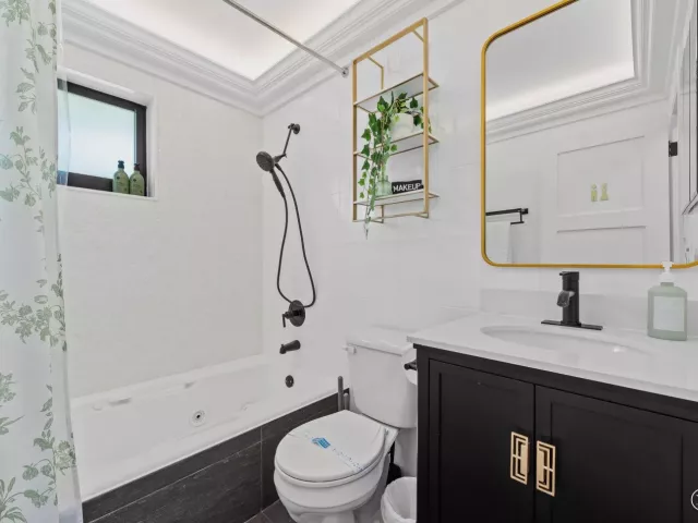 5-bedroom home for sale in Pompano Beach - 581 SE 5th Avenue - MondialRealty