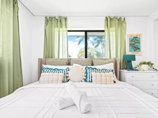 5-bedroom home for sale in Pompano Beach - 581 SE 5th Avenue - MondialRealty