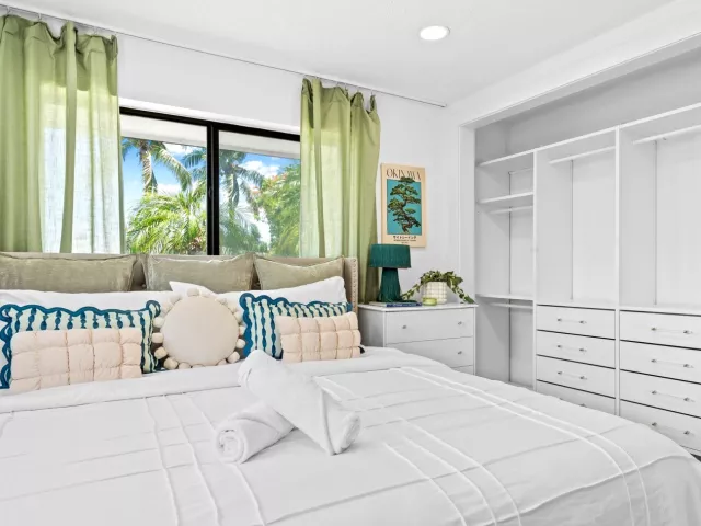 5-bedroom home for sale in Pompano Beach - 581 SE 5th Avenue - MondialRealty