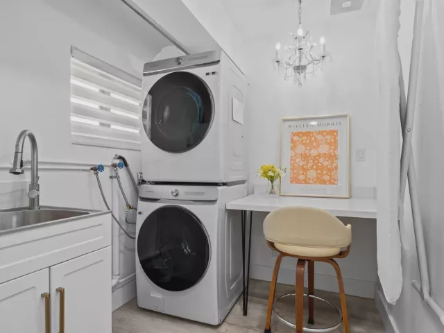 5-bedroom home for sale in Pompano Beach - 581 SE 5th Avenue - MondialRealty