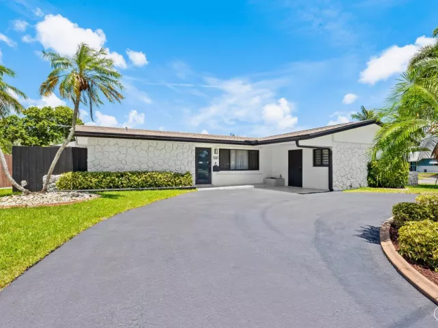 5-bedroom home for sale in Pompano Beach - 581 SE 5th Avenue - MondialRealty