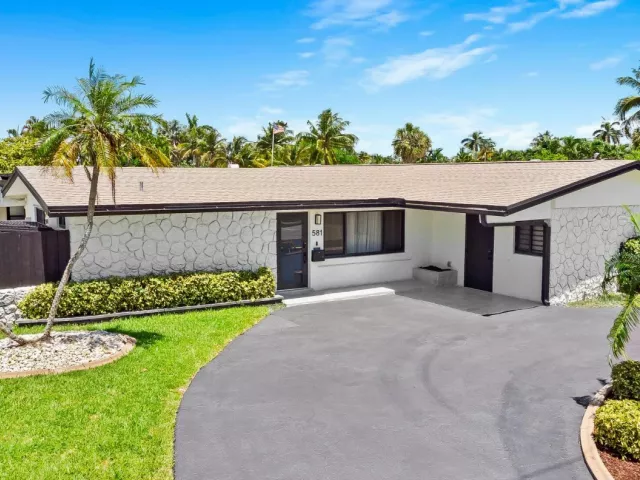 5-bedroom home for sale in Pompano Beach - 581 SE 5th Avenue - MondialRealty