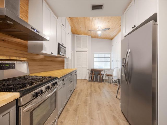 Home for sale at 6400 SW 81st St - photo 6242576