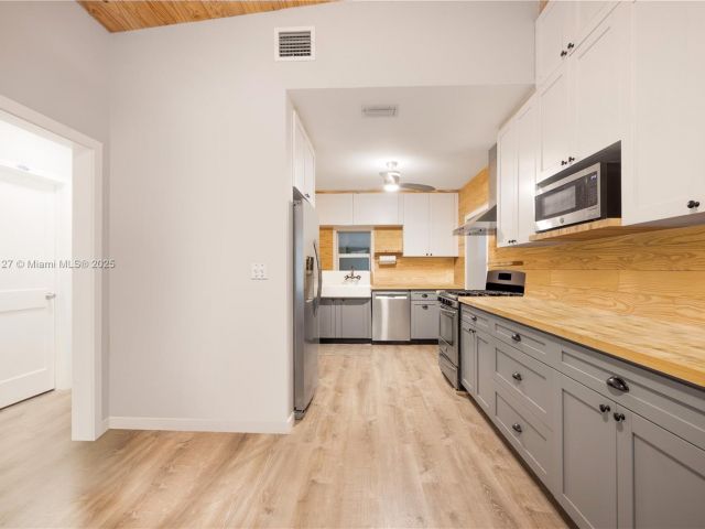 Home for sale at 6400 SW 81st St - photo 6242577