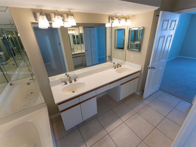 Apartment for sale  Unit #2207 - photo 6240850