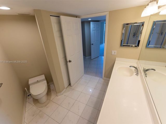 Apartment for sale  Unit #2207 - photo 6240851