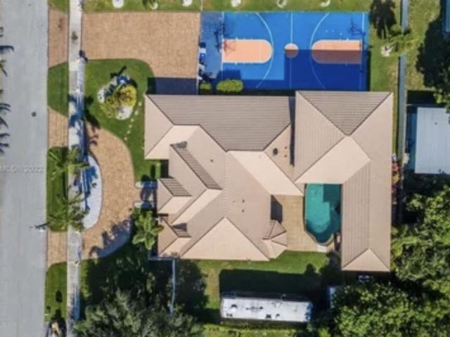 Home for sale at 423 NE 3rd Street - photo 6240122