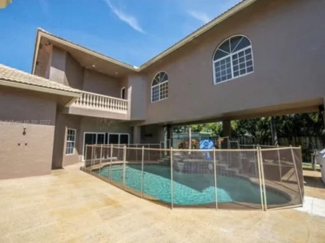 Home for sale at 423 NE 3rd Street - photo 6240123