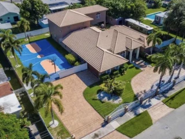 Home for sale at 423 NE 3rd Street - photo 6240124