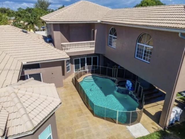 Home for sale at 423 NE 3rd Street - photo 6240126