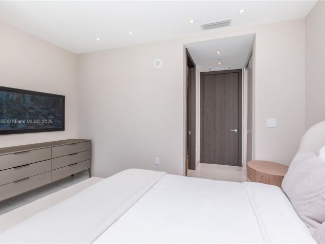 Apartment for rent  Unit #4611 - photo 6242010