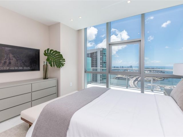 Apartment for rent  Unit #4611 - photo 6242012