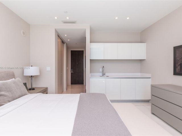 Apartment for rent  Unit #4611 - photo 6242013