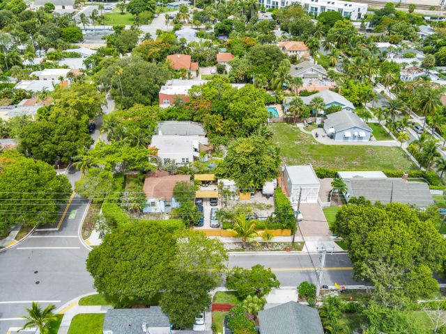 Home for sale at 1915 Lake Avenue - photo 6240387