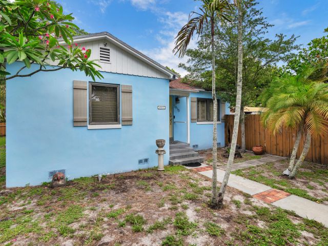 Home for sale at 1915 Lake Avenue - photo 6240393