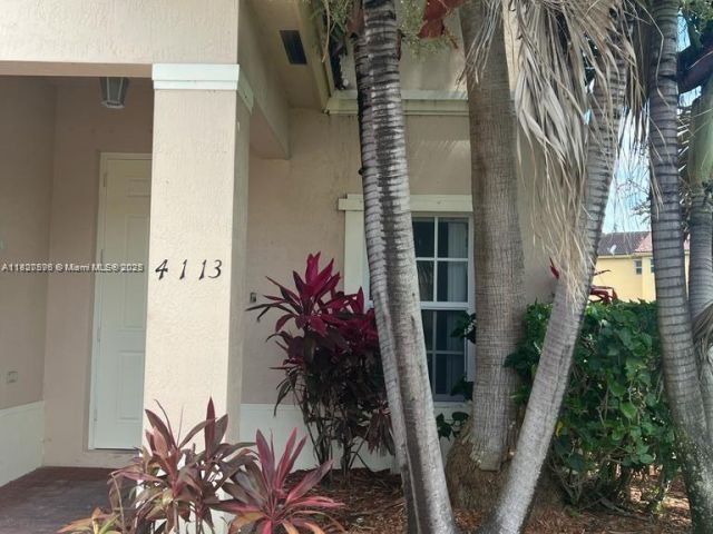 Home for rent at 4113 NE 24th Dr 4113 - photo 6239532