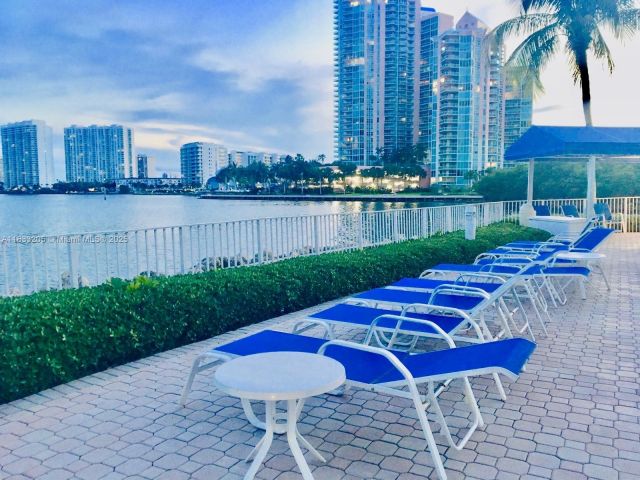 2-bedroom condo for sale in Aventura - 3530 Mystic Pointe Dr 1208 - MondialRealty