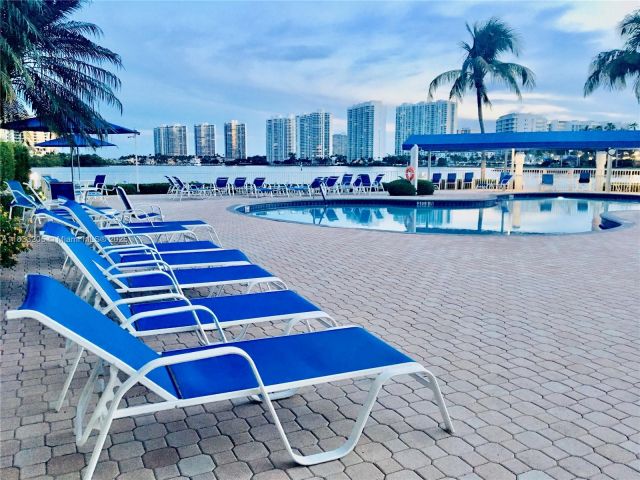 2-bedroom condo for sale in Aventura - 3530 Mystic Pointe Dr 1208 - MondialRealty
