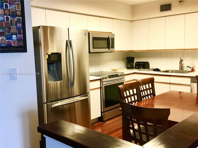 2-bedroom condo for sale in Aventura - 3530 Mystic Pointe Dr 1208 - MondialRealty