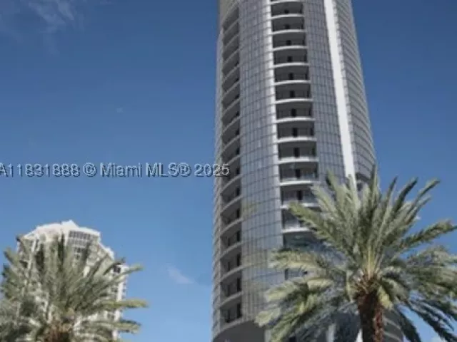 4-bedroom condo for sale in Sunny Isles Beach - 18555 Collins Ave 3103 - MondialRealty