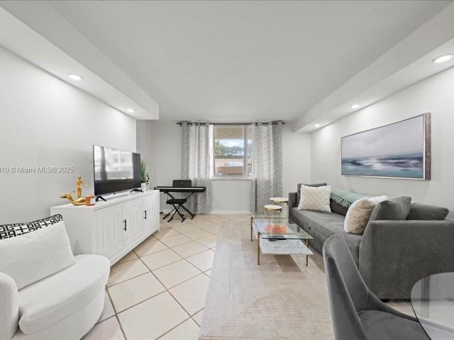 1-bedroom condo for sale in Miami - 540 Brickell Key Dr 412 - MondialRealty