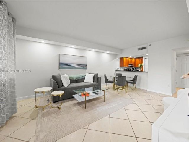 1-bedroom condo for sale in Miami - 540 Brickell Key Dr 412 - MondialRealty