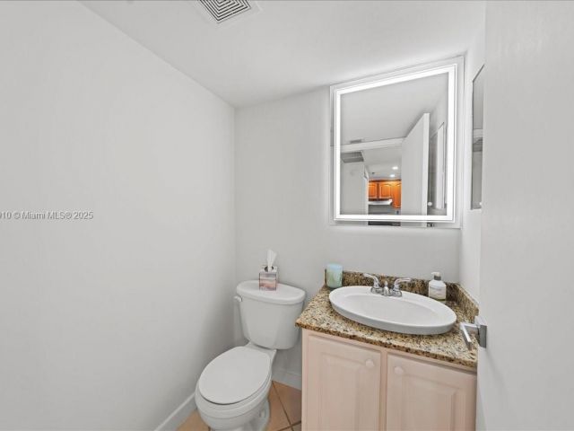 1-bedroom condo for sale in Miami - 540 Brickell Key Dr 412 - MondialRealty