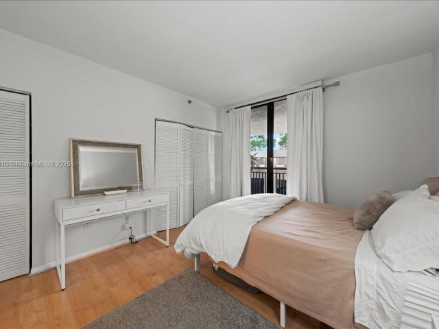 1-bedroom condo for sale in Miami - 540 Brickell Key Dr 412 - MondialRealty