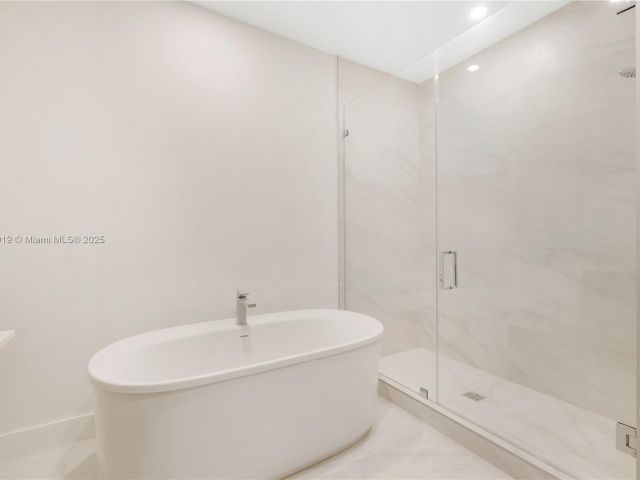 Apartment for rent  Unit #1604 - photo 6241283