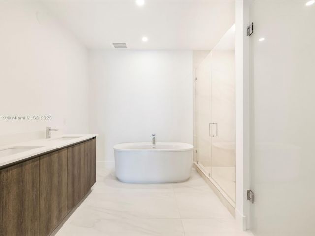 Apartment for rent  Unit #1604 - photo 6241284